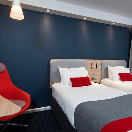 Holiday Inn Express London-Hammersmith By Ihg Exterior photo