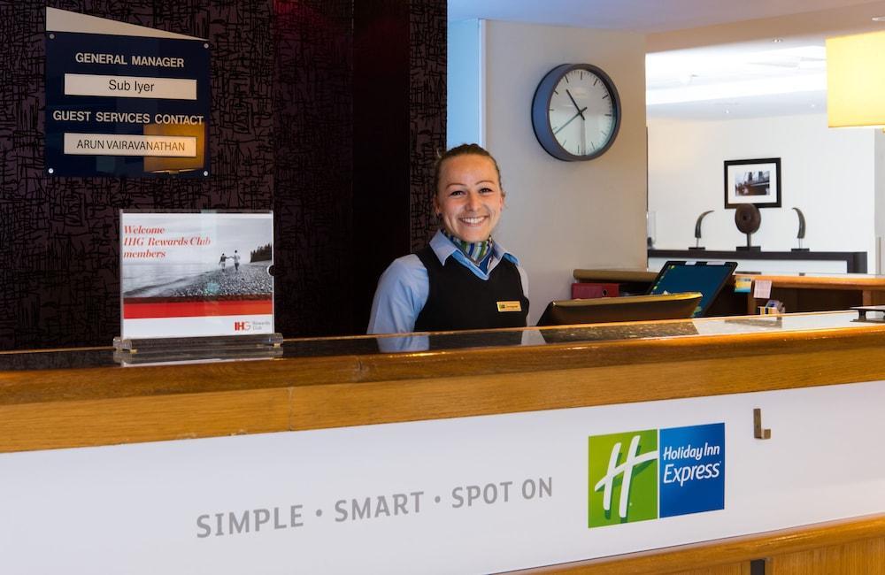 Holiday Inn Express London-Hammersmith By Ihg Exterior photo