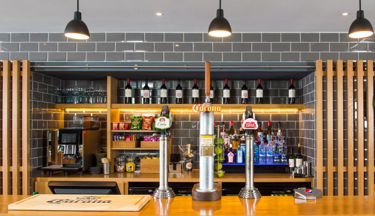 Holiday Inn Express London-Hammersmith By Ihg Exterior photo