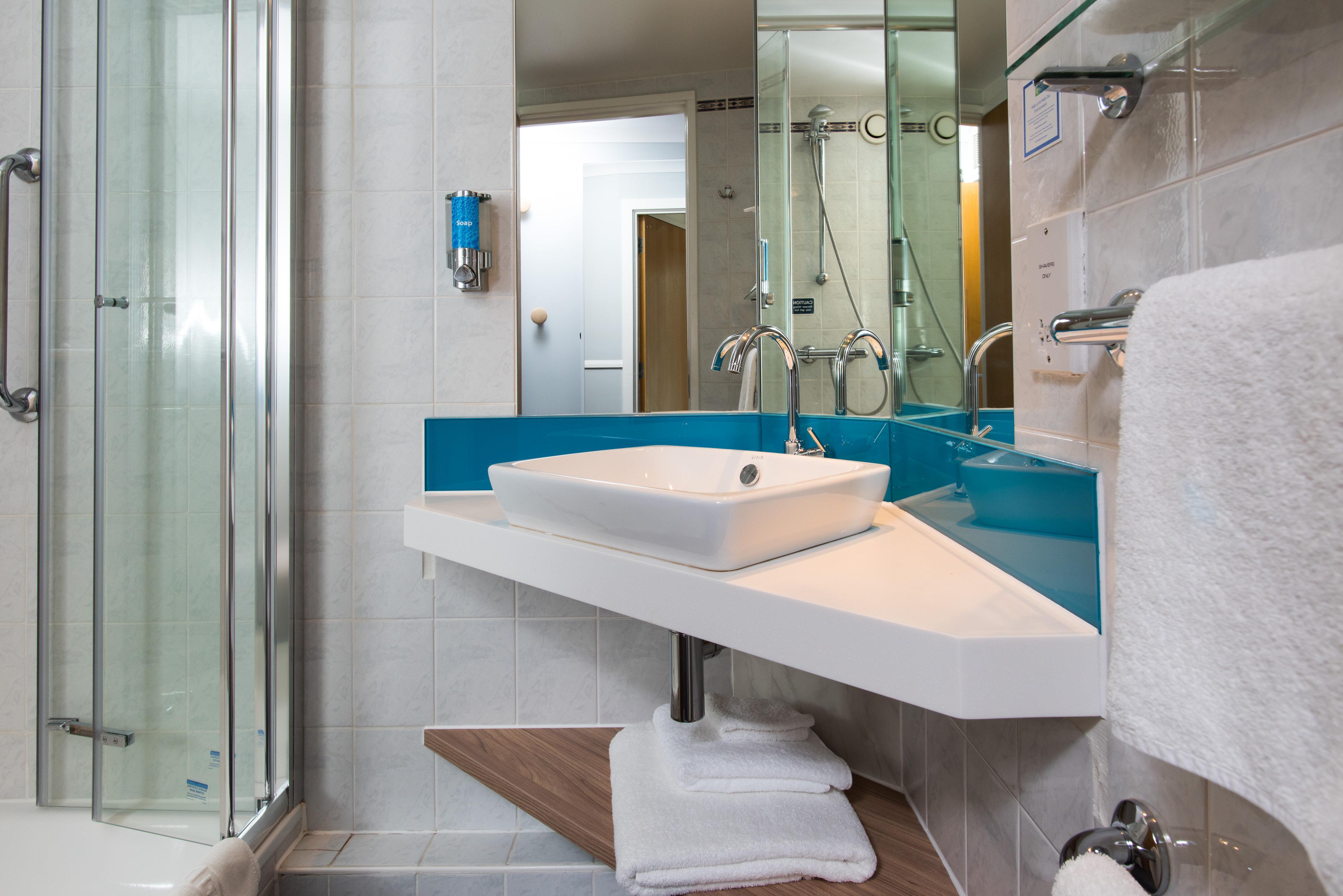 Holiday Inn Express London-Hammersmith By Ihg Exterior photo