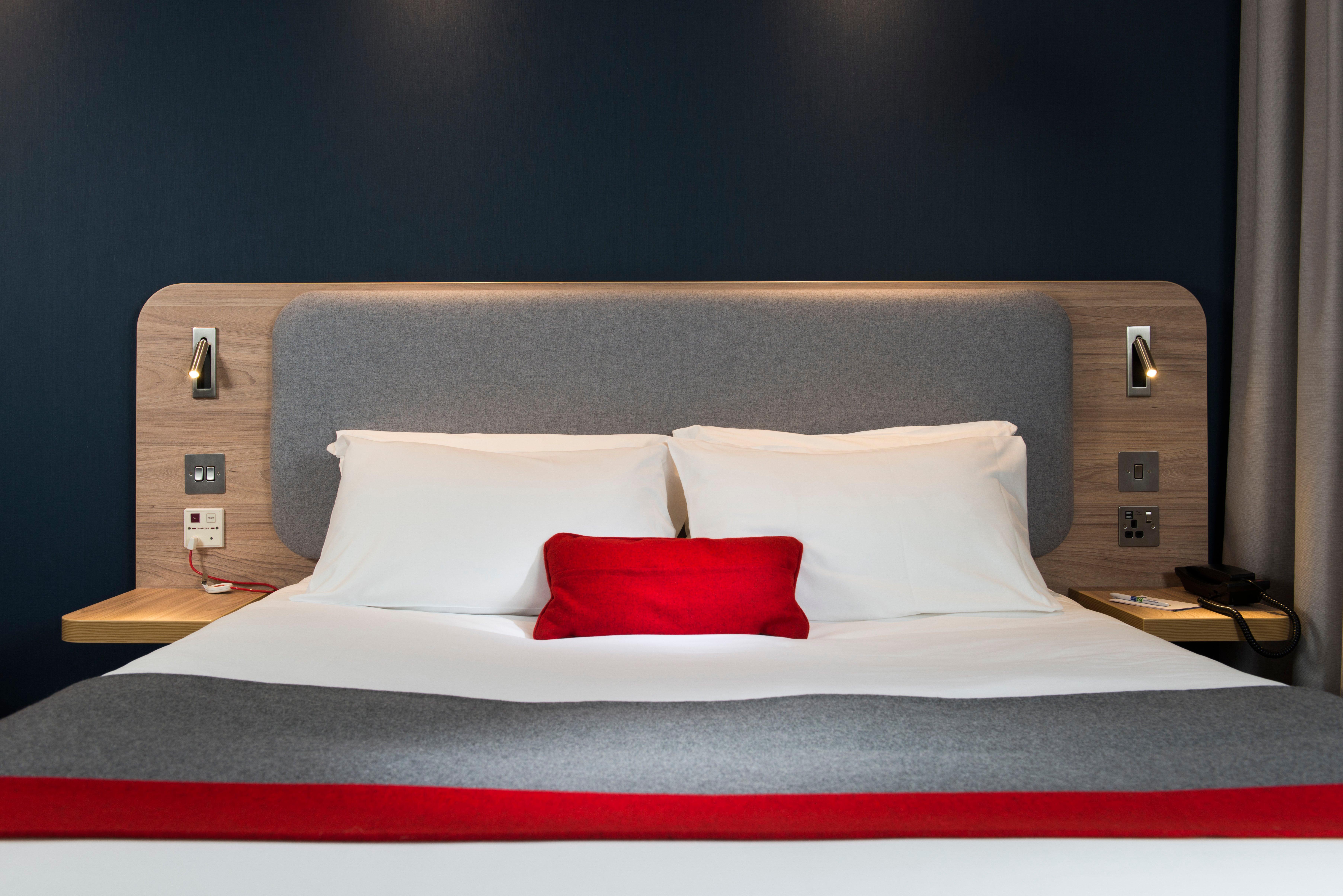 Holiday Inn Express London-Hammersmith By Ihg Exterior photo