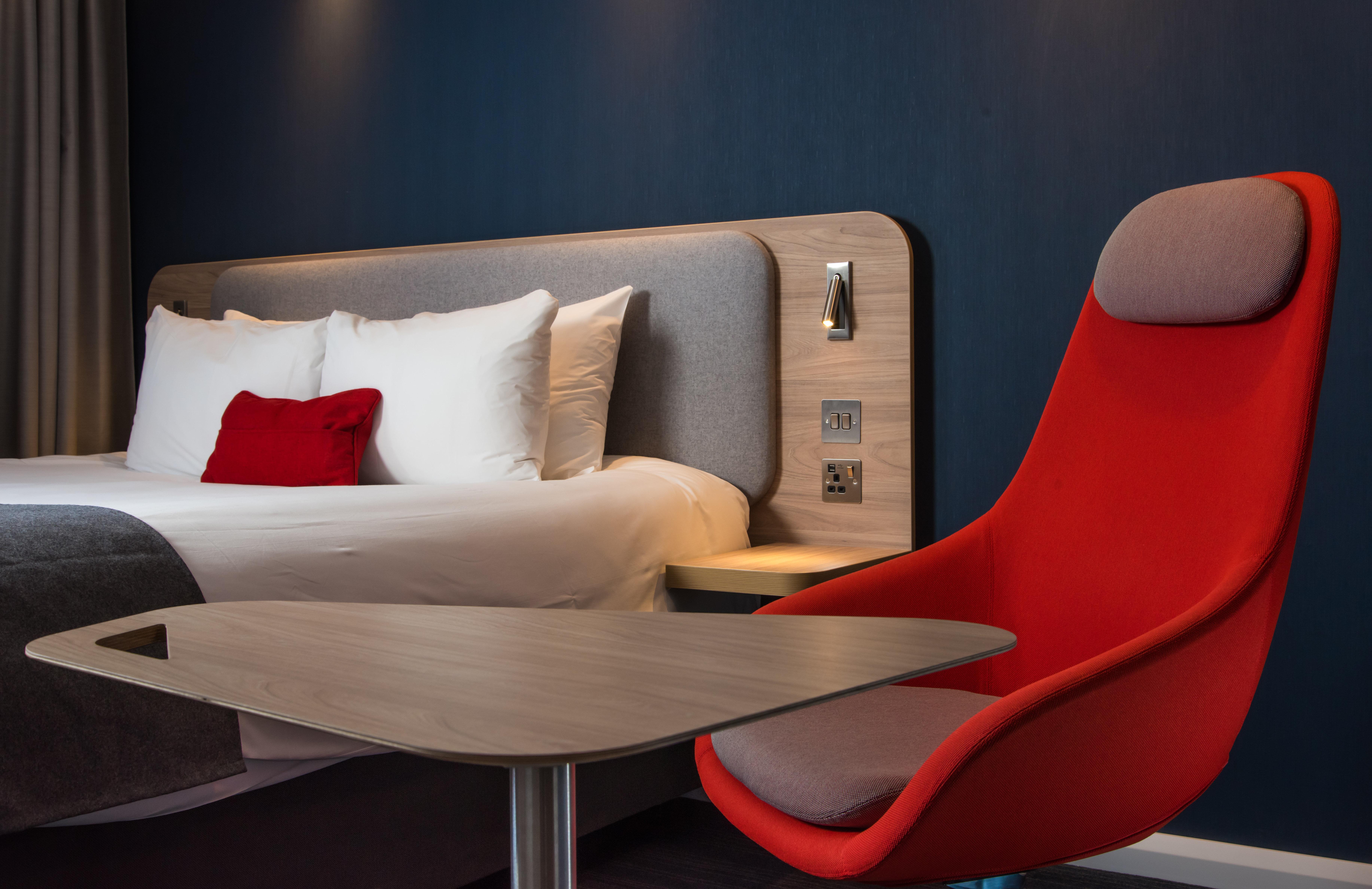Holiday Inn Express London-Hammersmith By Ihg Exterior photo