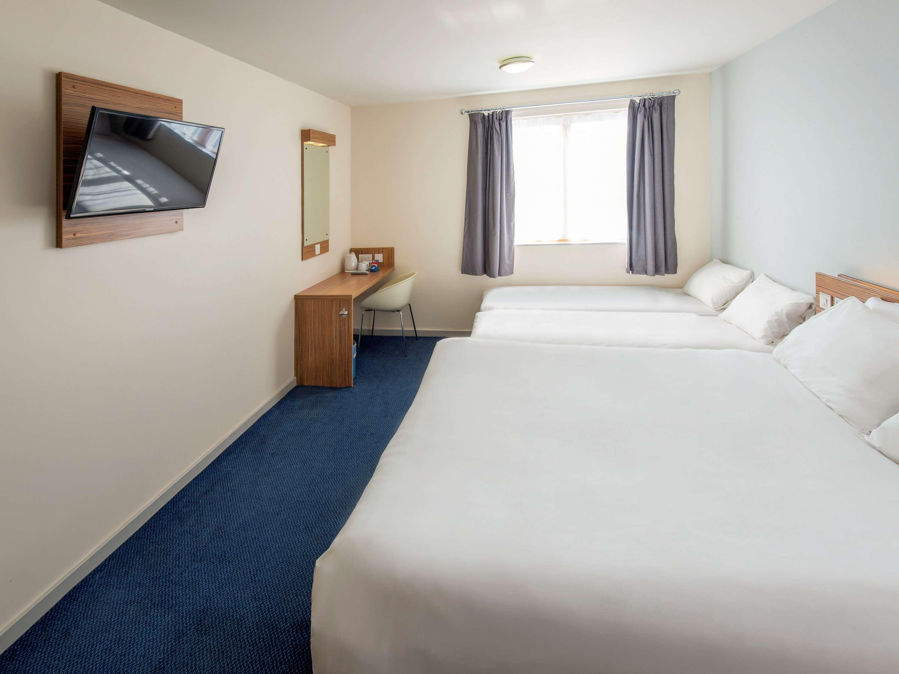 Holiday Inn Express London-Hammersmith By Ihg Exterior photo