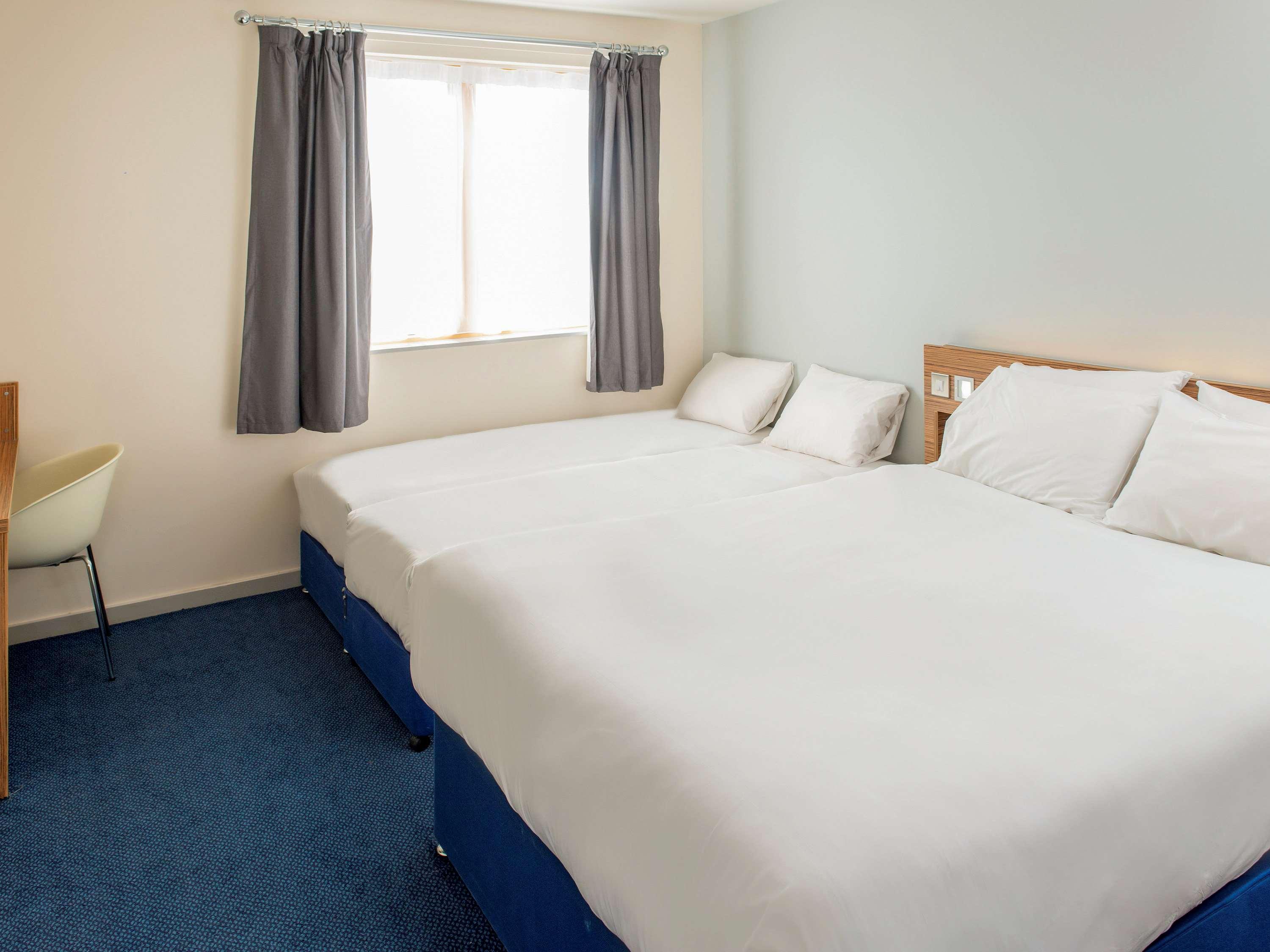Holiday Inn Express London-Hammersmith By Ihg Exterior photo