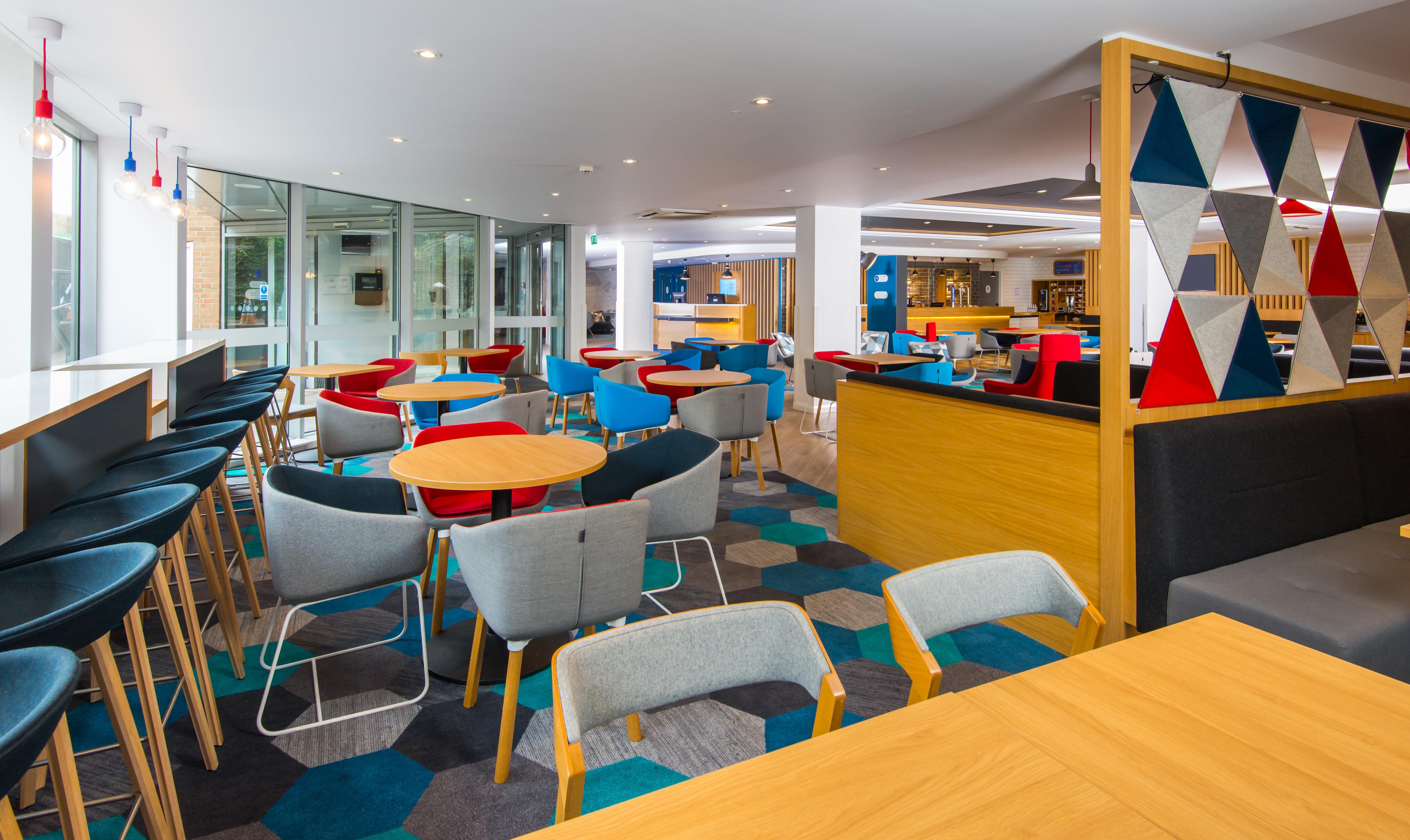 Holiday Inn Express London-Hammersmith By Ihg Exterior photo