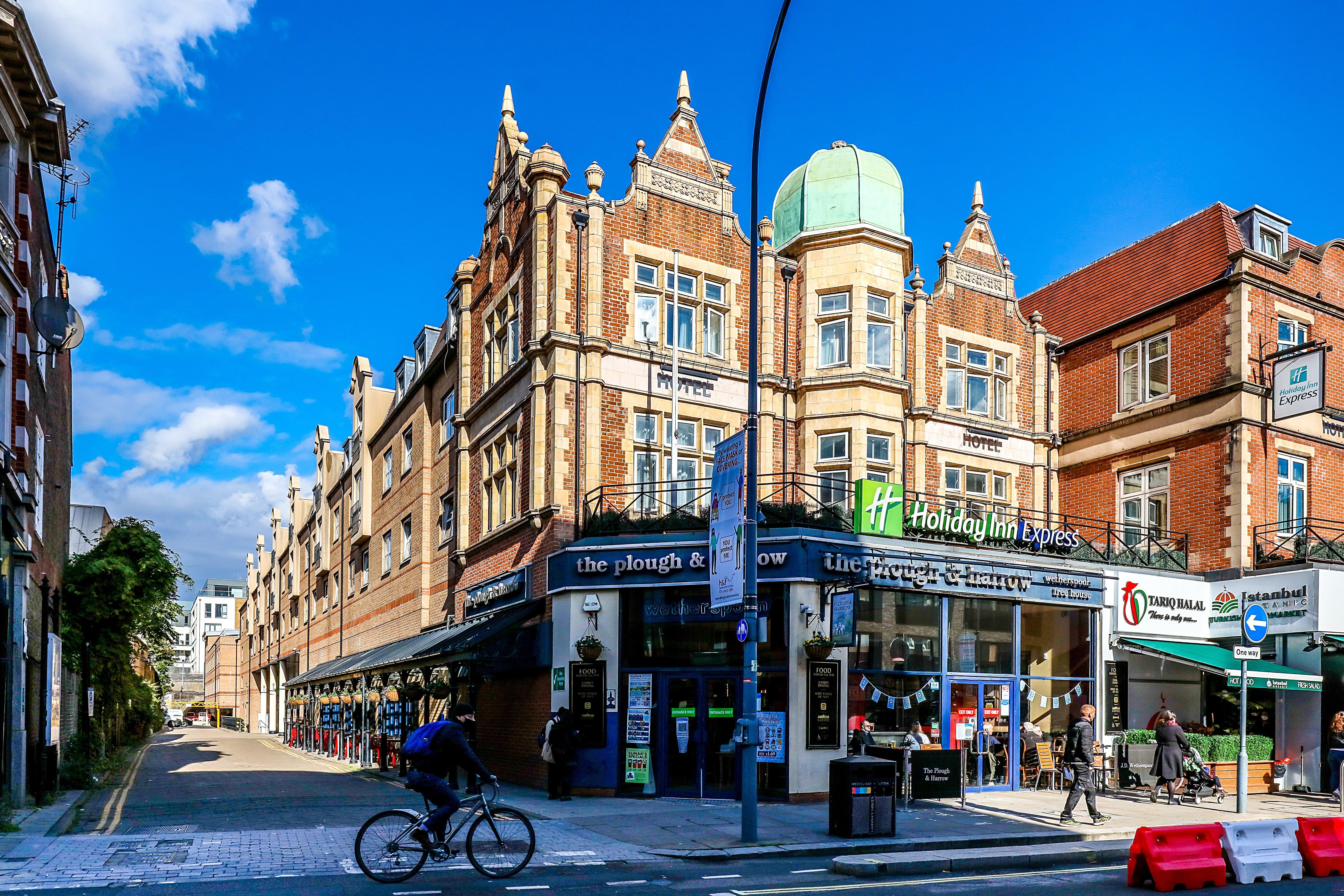 Holiday Inn Express London-Hammersmith By Ihg Exterior photo