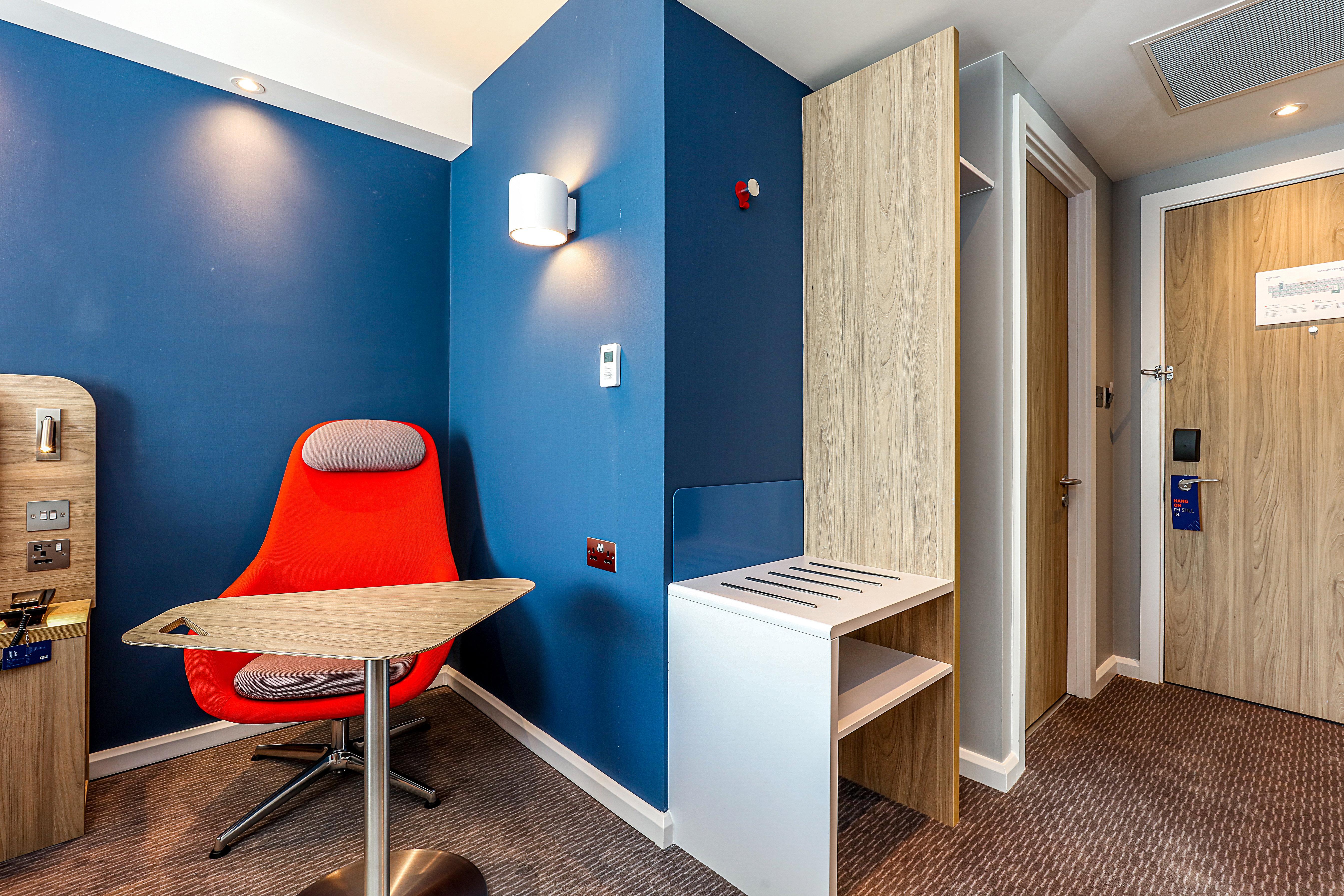 Holiday Inn Express London-Hammersmith By Ihg Exterior photo
