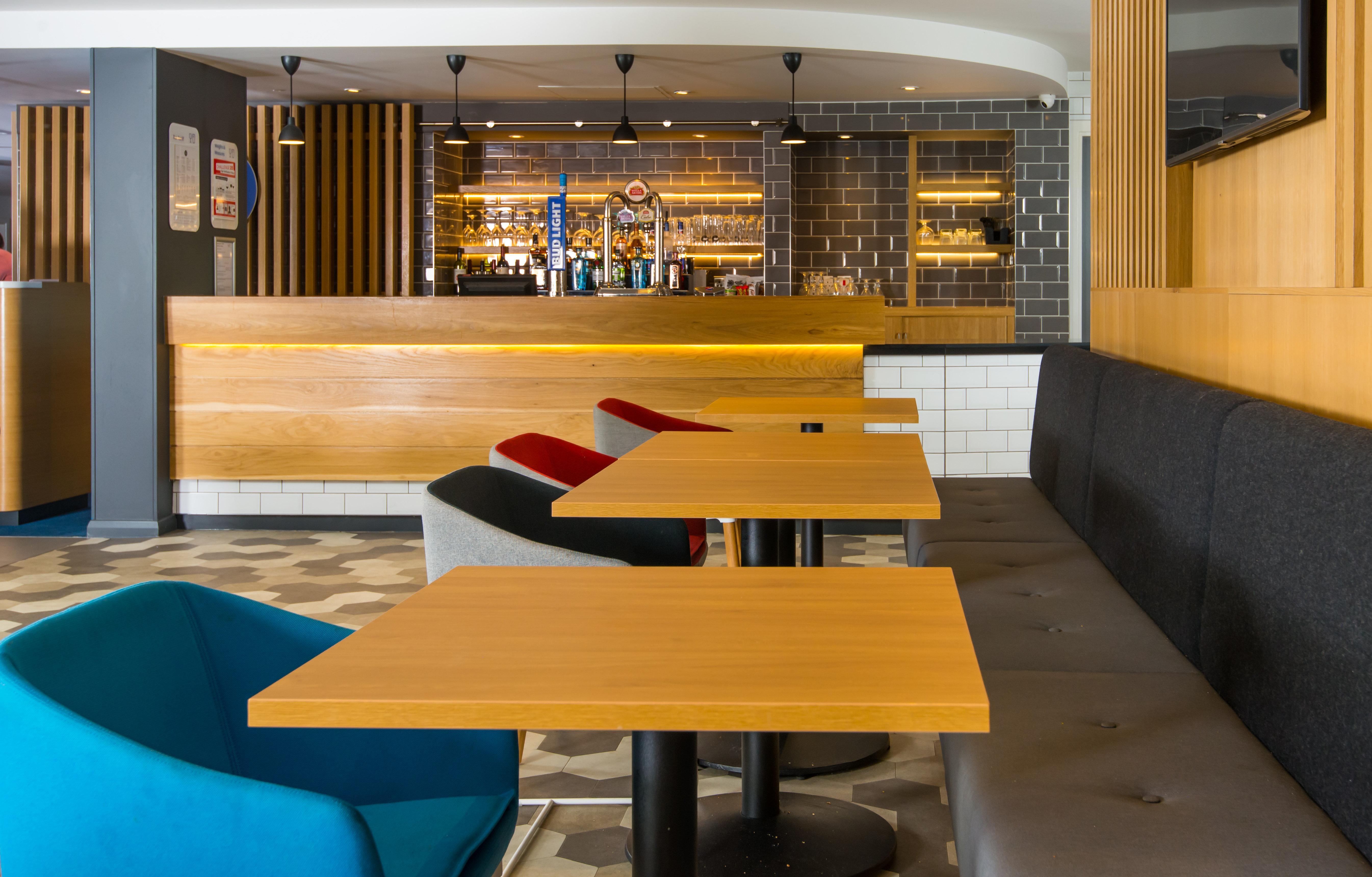 Holiday Inn Express London-Hammersmith By Ihg Exterior photo