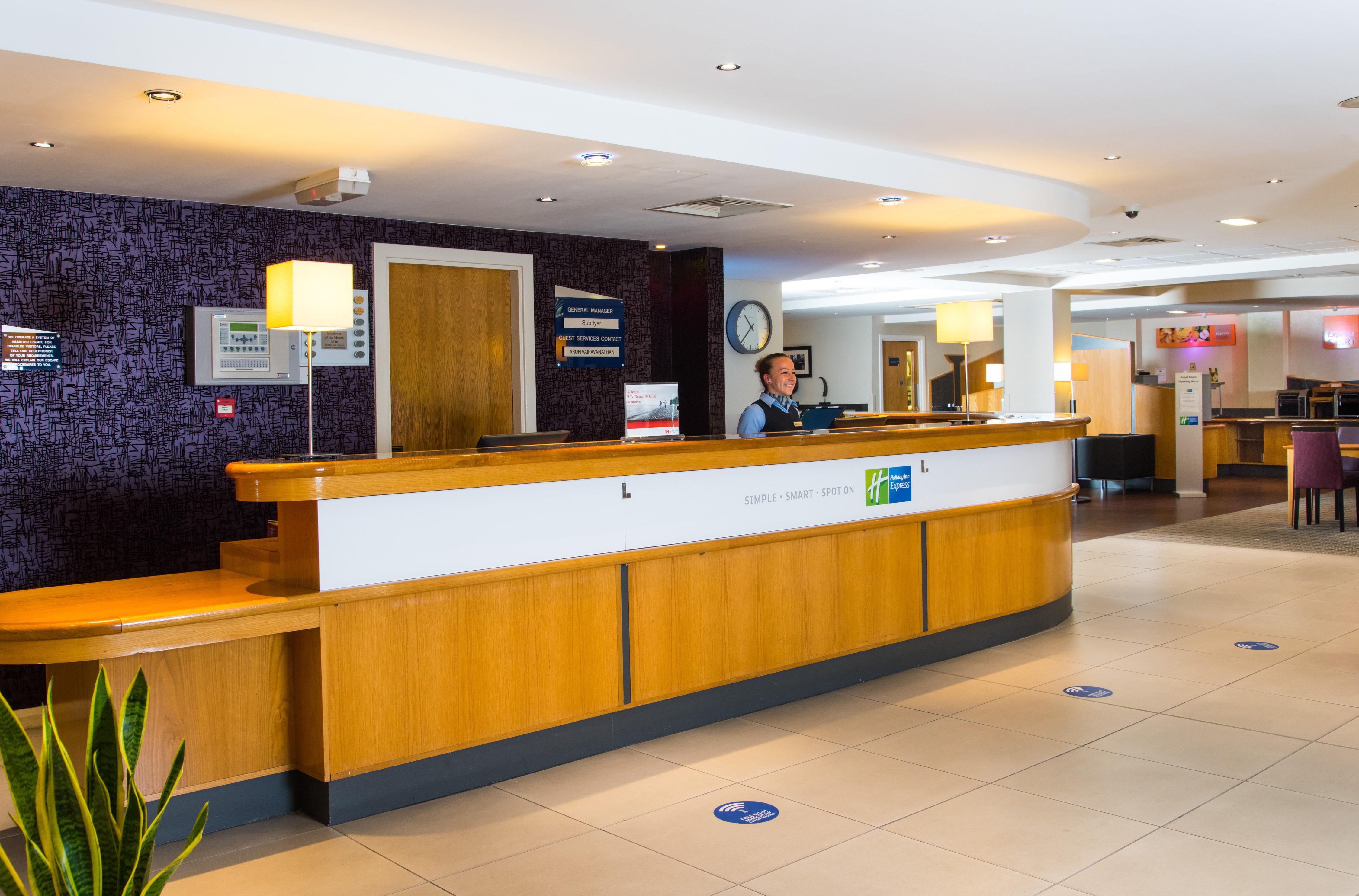 Holiday Inn Express London-Hammersmith By Ihg Exterior photo