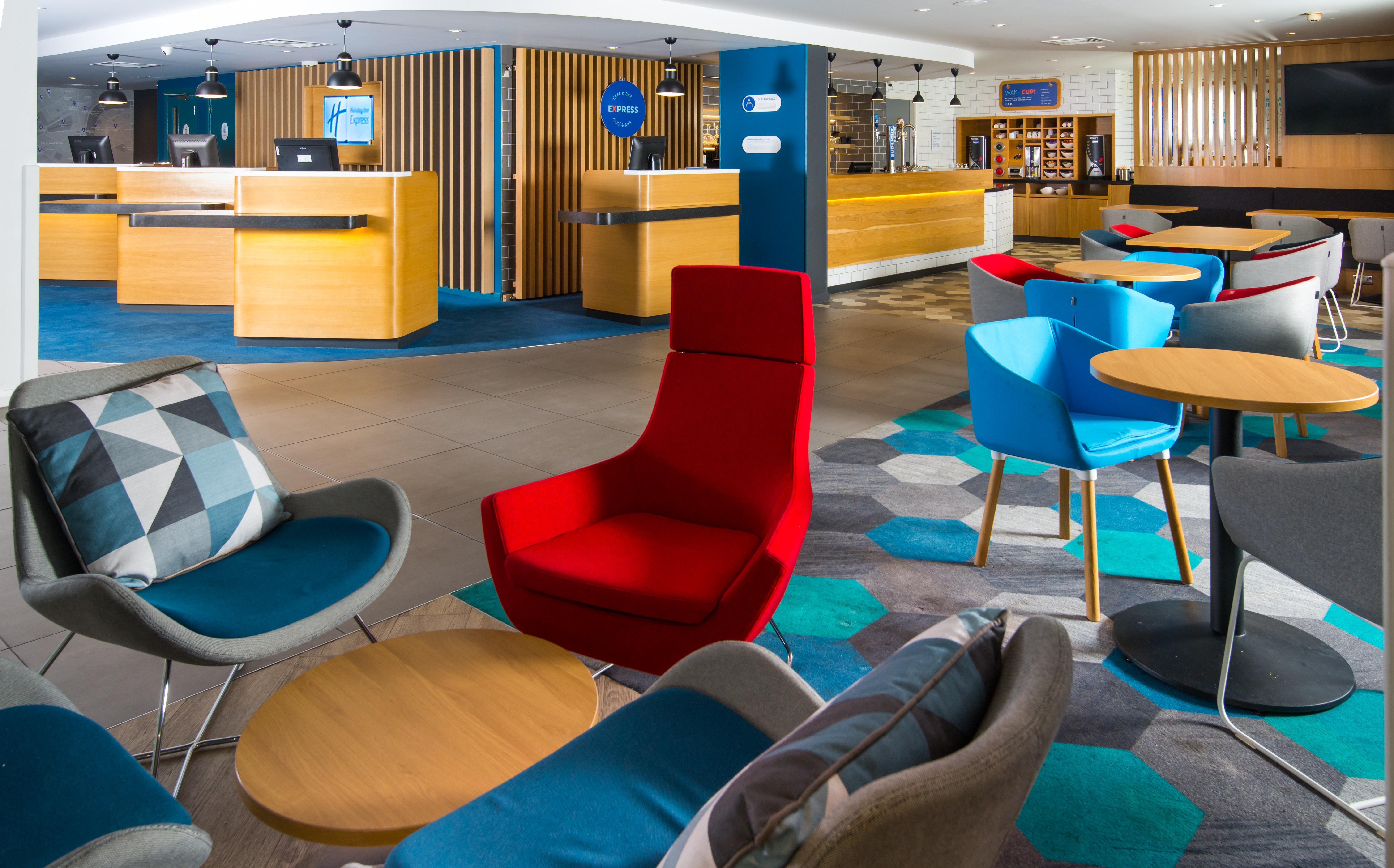 Holiday Inn Express London-Hammersmith By Ihg Exterior photo