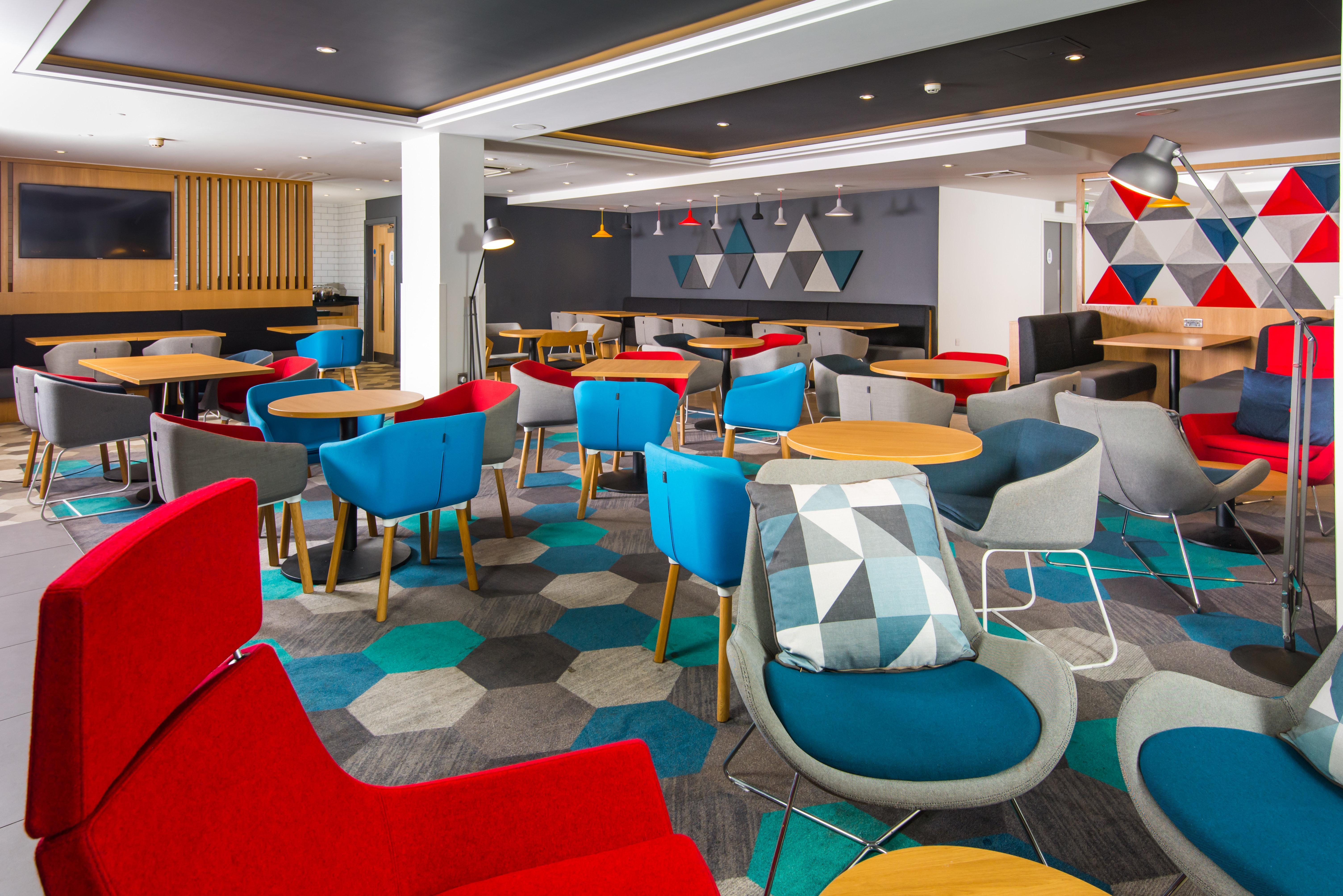 Holiday Inn Express London-Hammersmith By Ihg Exterior photo