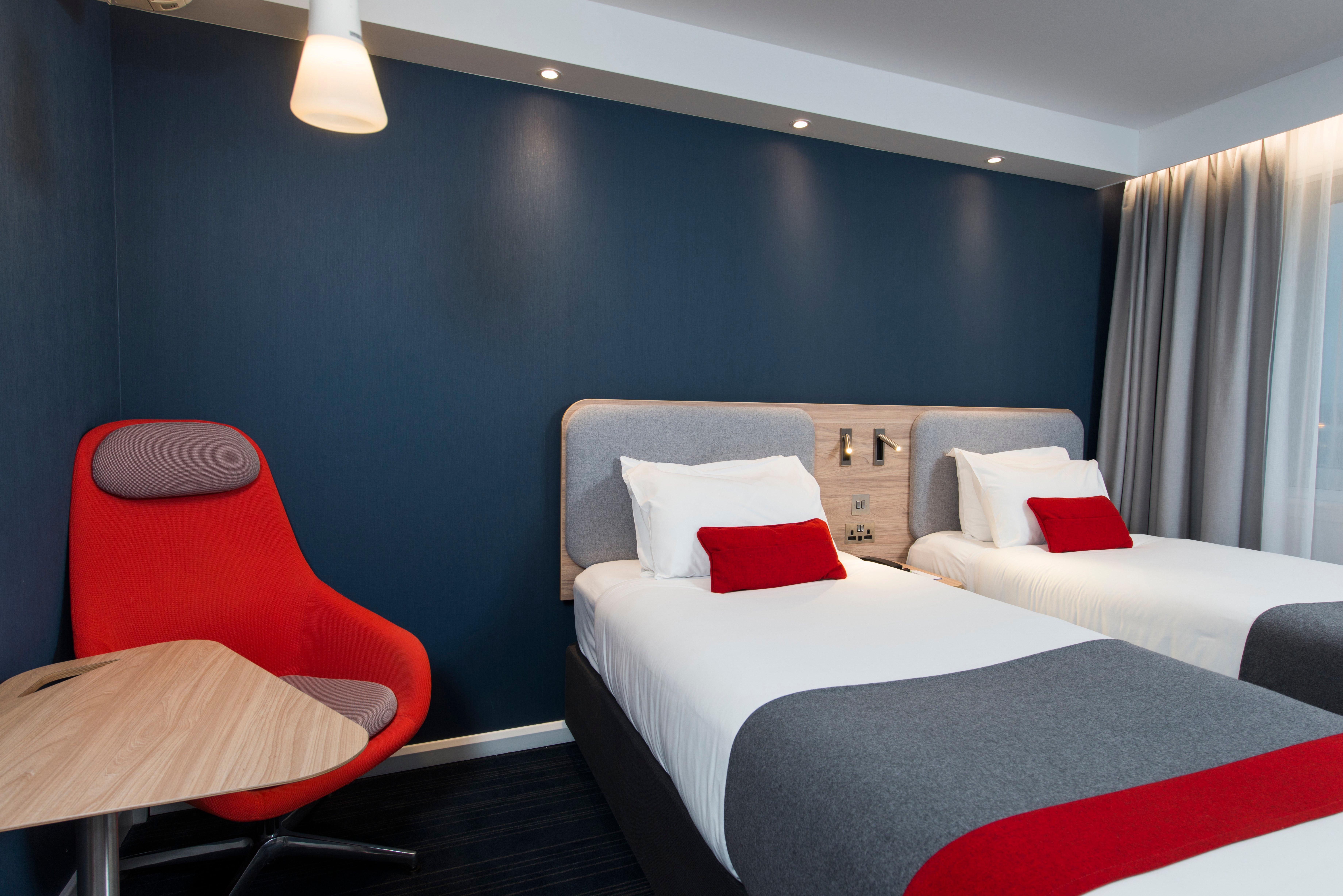 Holiday Inn Express London-Hammersmith By Ihg Exterior photo