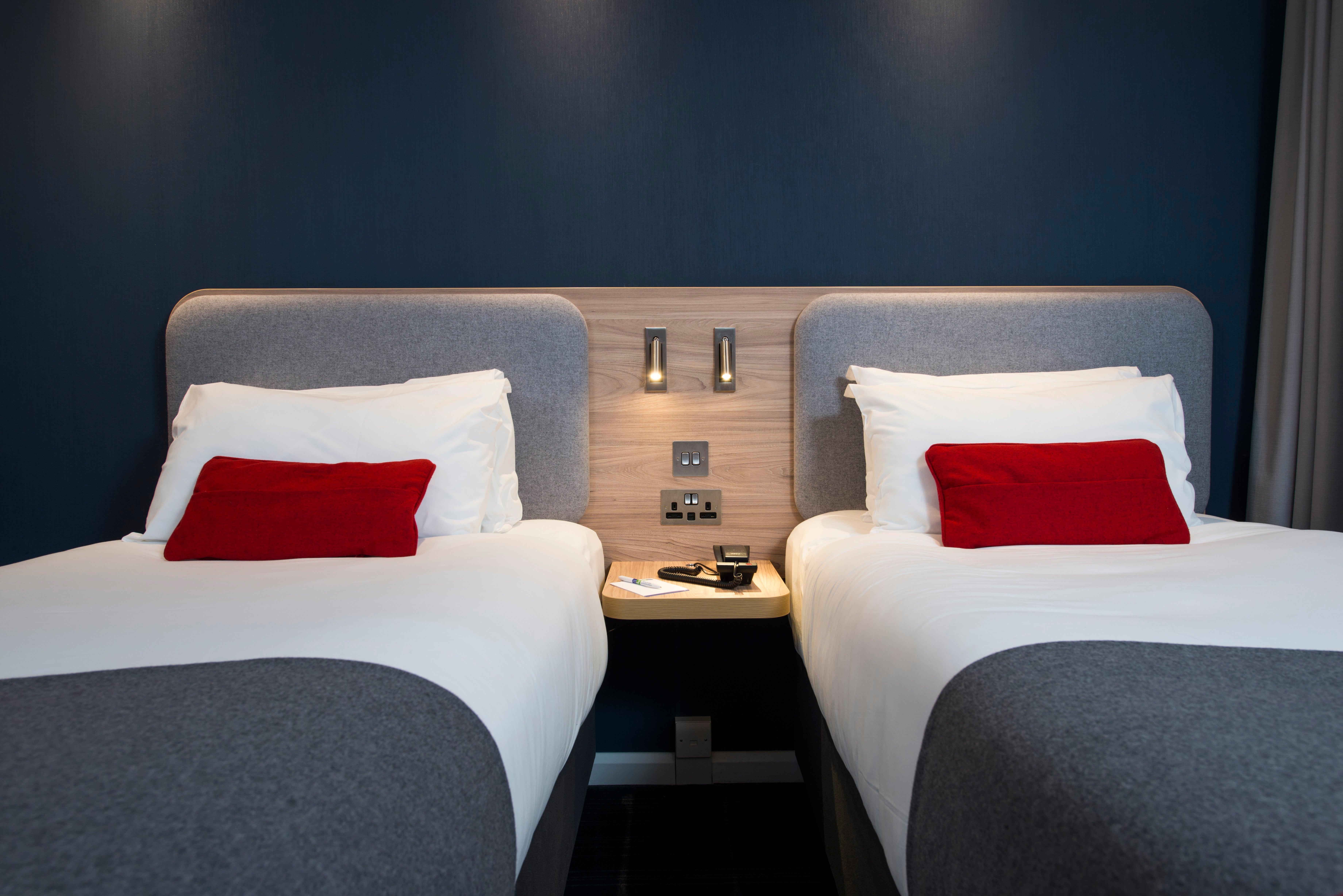 Holiday Inn Express London-Hammersmith By Ihg Exterior photo