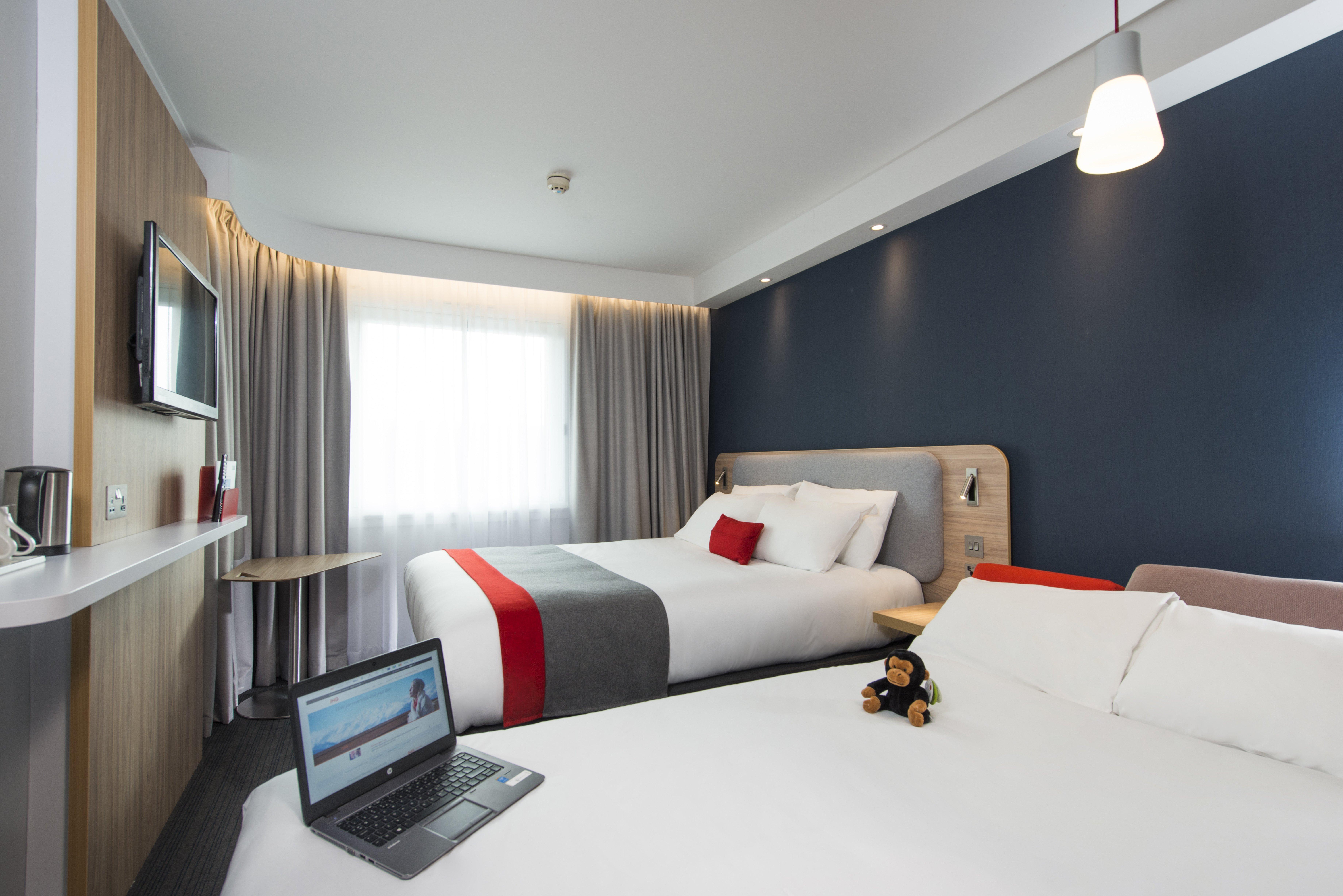 Holiday Inn Express London-Hammersmith By Ihg Exterior photo