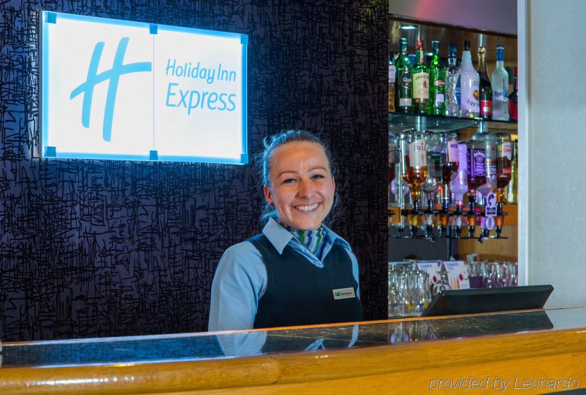 Holiday Inn Express London-Hammersmith By Ihg Exterior photo