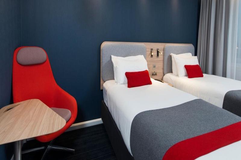 Holiday Inn Express London-Hammersmith By Ihg Exterior photo