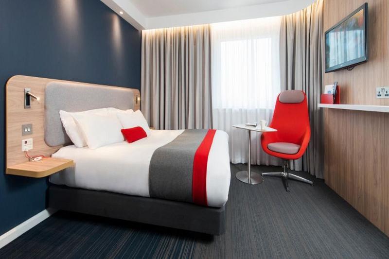 Holiday Inn Express London-Hammersmith By Ihg Exterior photo