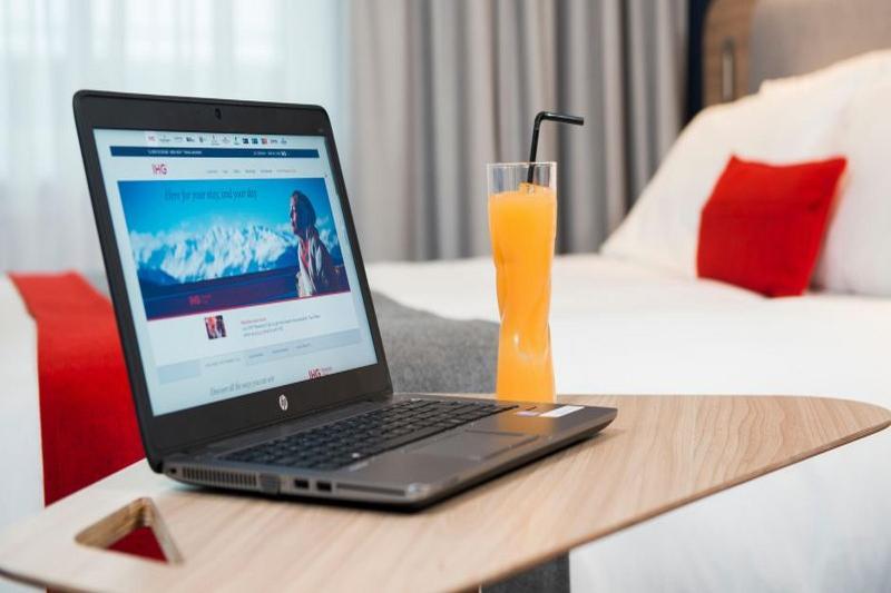 Holiday Inn Express London-Hammersmith By Ihg Exterior photo