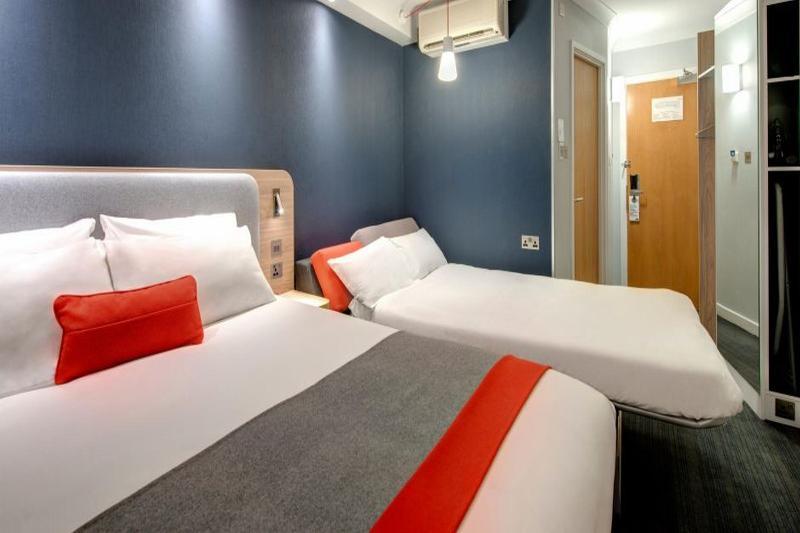 Holiday Inn Express London-Hammersmith By Ihg Exterior photo