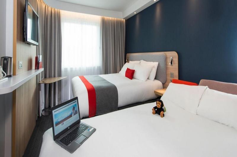 Holiday Inn Express London-Hammersmith By Ihg Exterior photo