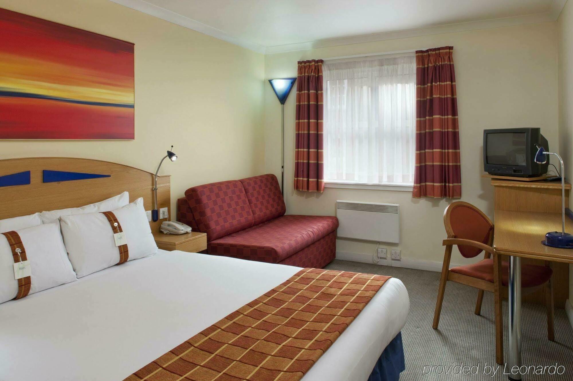 Holiday Inn Express London-Hammersmith By Ihg Exterior photo