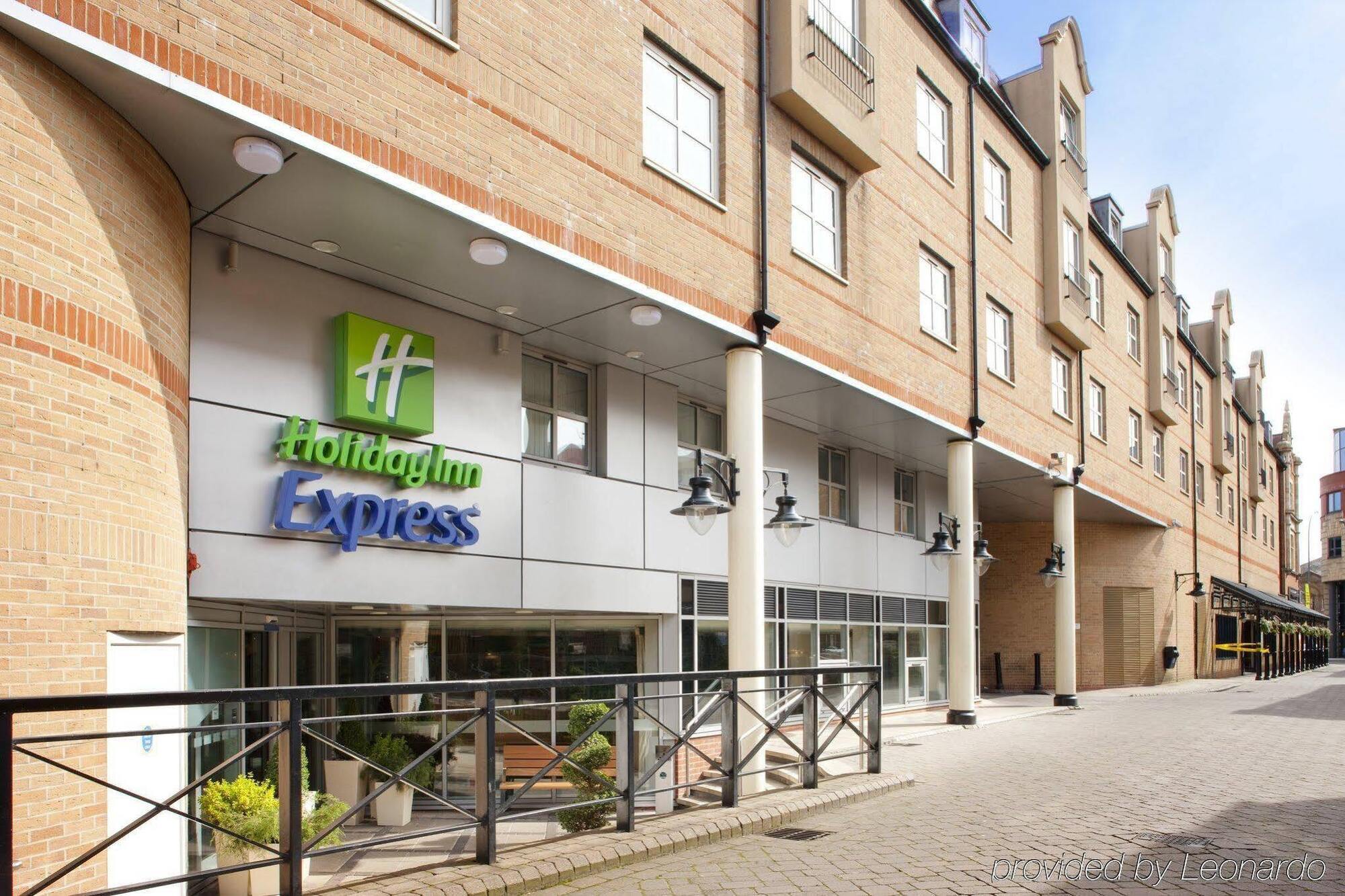 Holiday Inn Express London-Hammersmith By Ihg Exterior photo